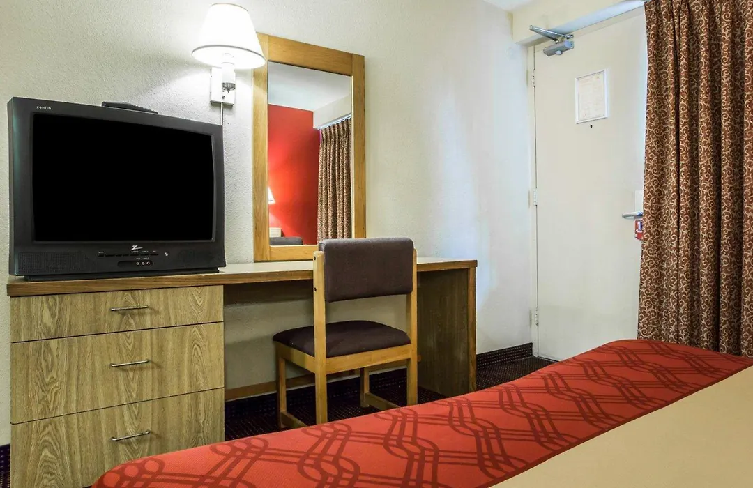 Econo Lodge Atlanta College Park-1